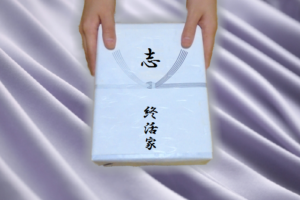 香典返しとは？金額相場や時期はいつ？お礼状や挨拶状、のし（掛け紙）の書き方、おすすめのカタログギフトまで徹底解説！
