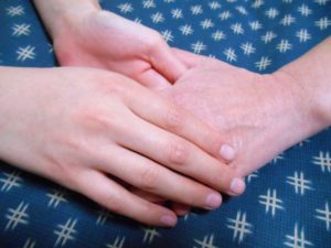 終活におけるグリーフケアとは？方法や資格などを紹介
