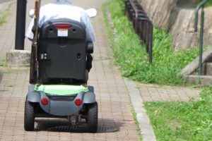 シニアカーとは?終活で免許返納後にも便利!販売店やレンタル情報、保険について紹介